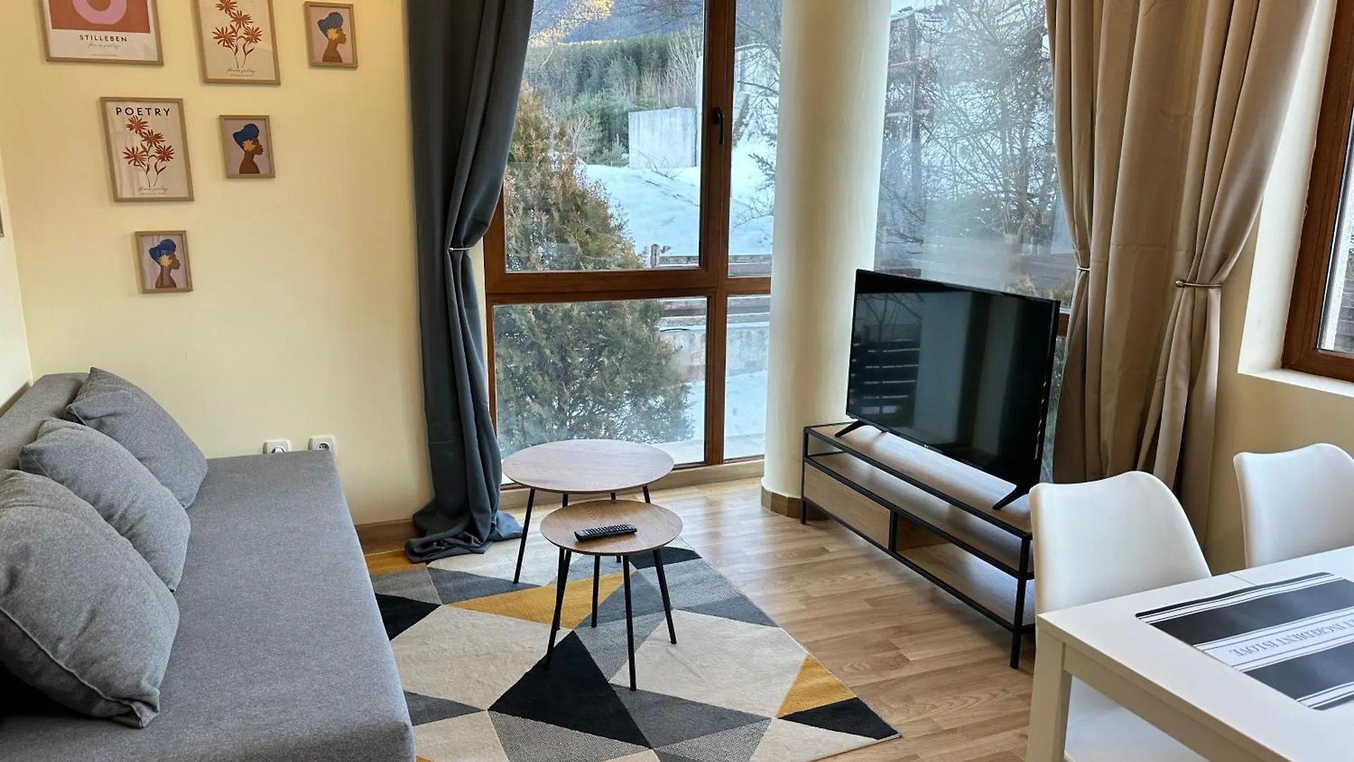 Pine Tree - Charming Apartment بانسكو