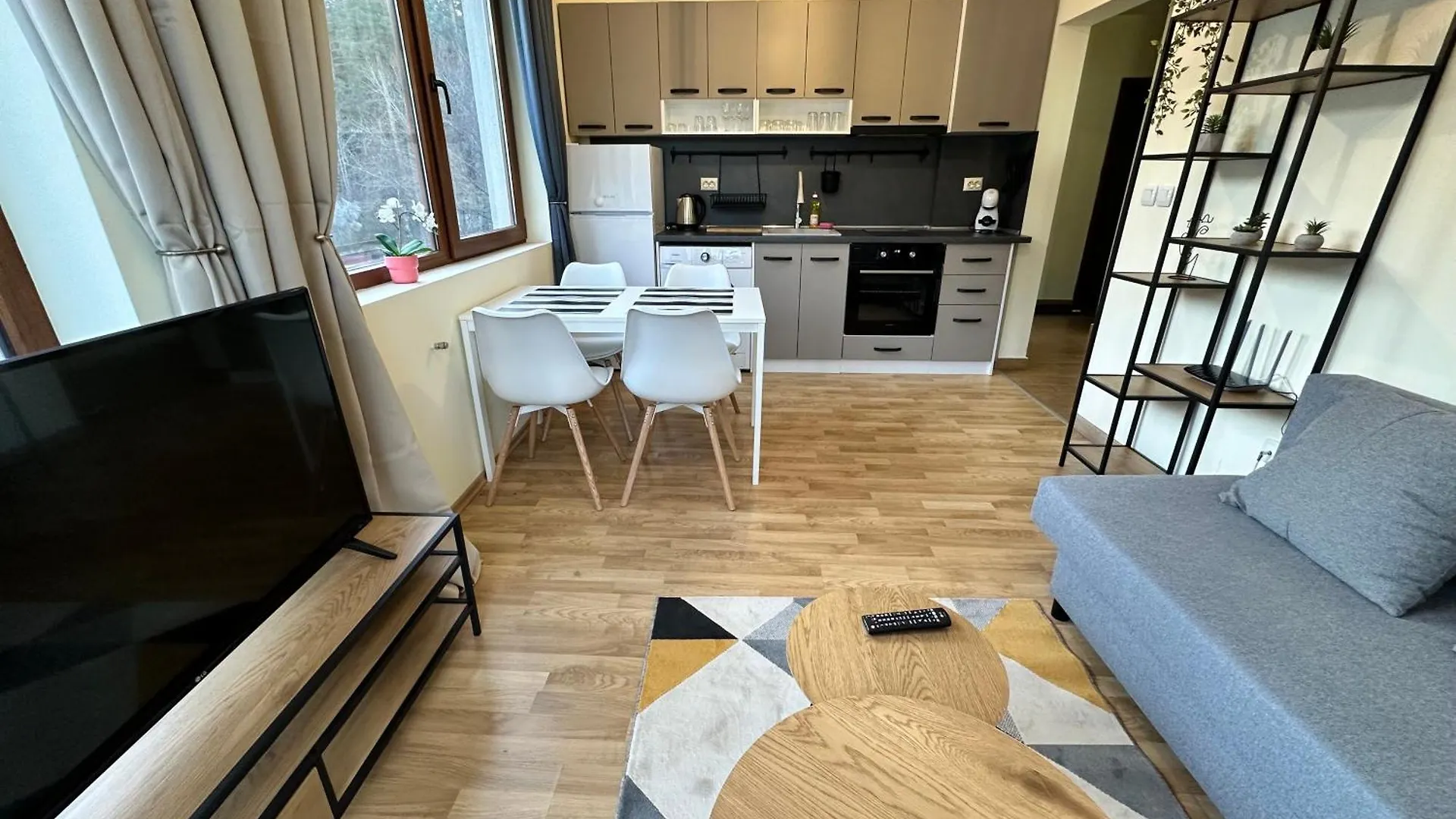 Pine Tree - Charming Apartment بانسكو
